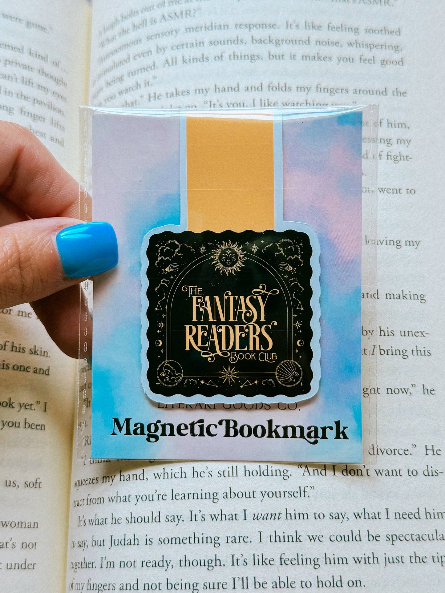 Bookish Merch 📖- Magnetic Bookmark