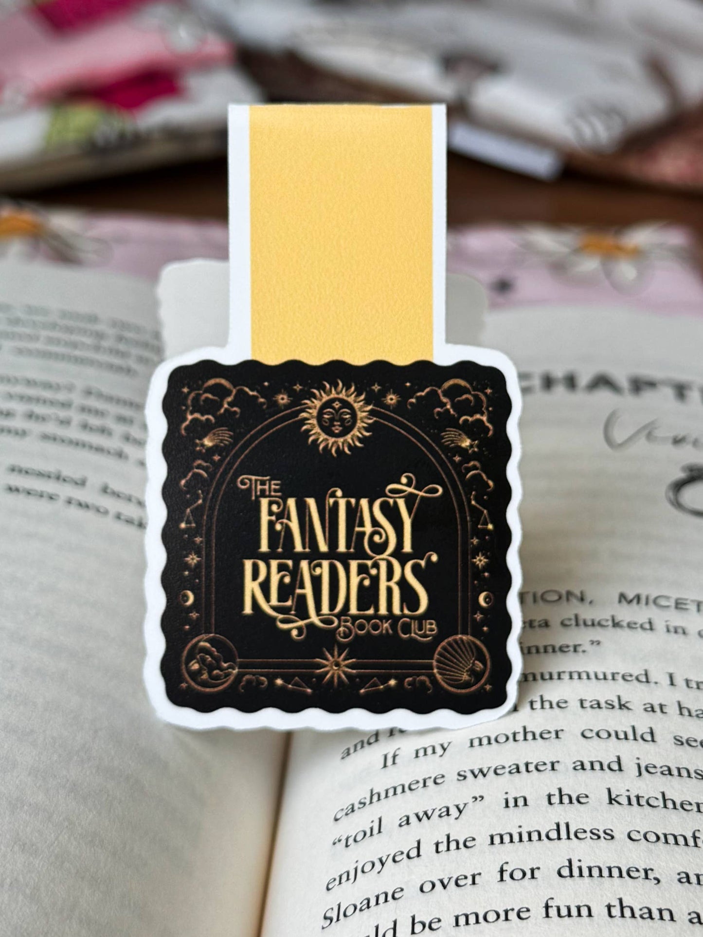 Bookish Merch 📖- Magnetic Bookmark